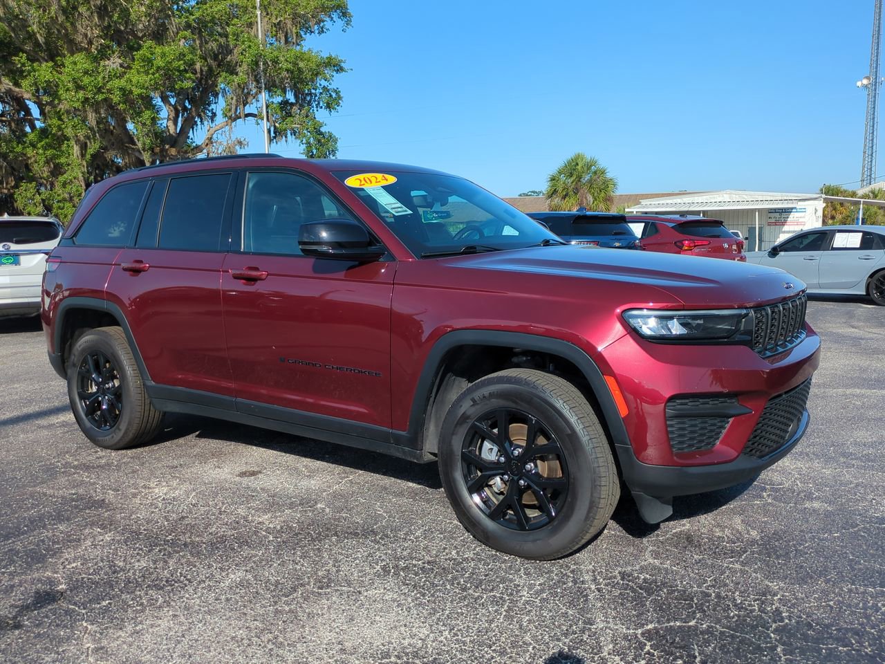 Used 2024 Jeep Grand Cherokee Altitude image 2