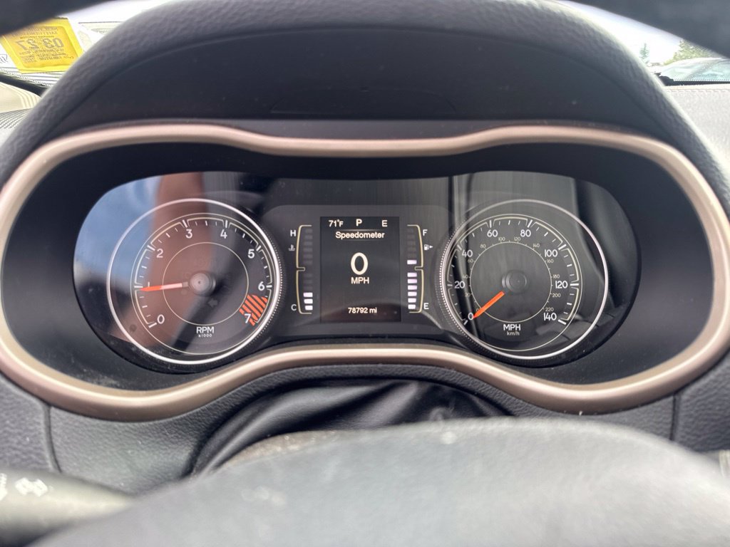 Used 2015 Jeep Cherokee Latitude w/ Cold Weather Group AWD/4WD image 12