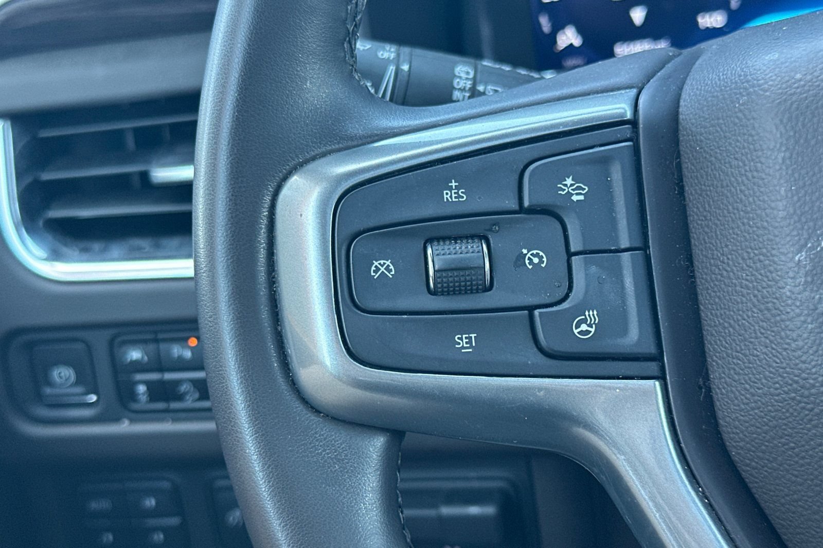 Used 2023 Chevrolet Tahoe Z71 w/ Luxury Package AWD/4WD image 35