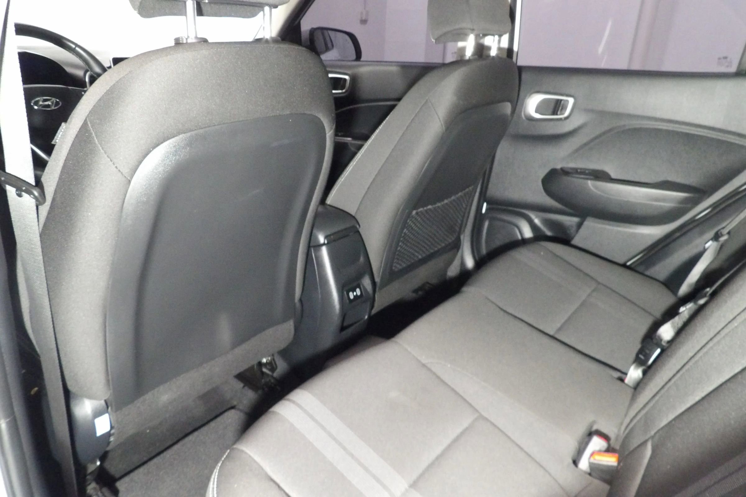 Used 2024 Hyundai Venue SEL image 11