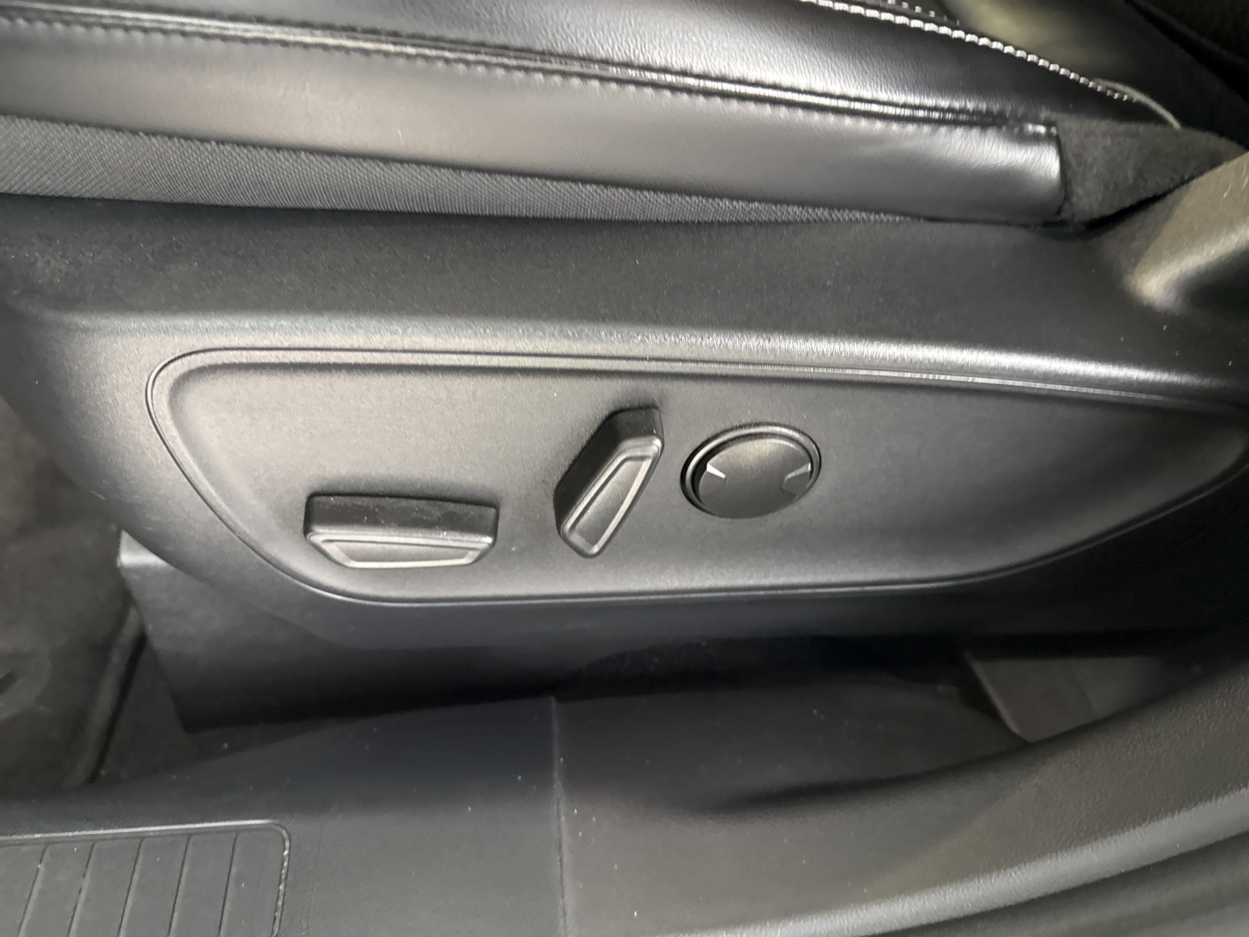 Used 2024 Ford Escape SE image 23