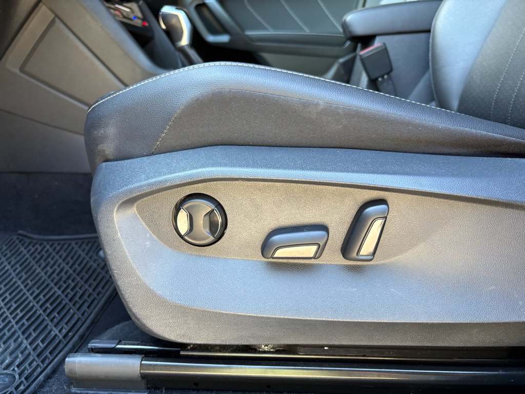 Used 2022 Volkswagen Tiguan SE R-Line AWD/4WD image 10