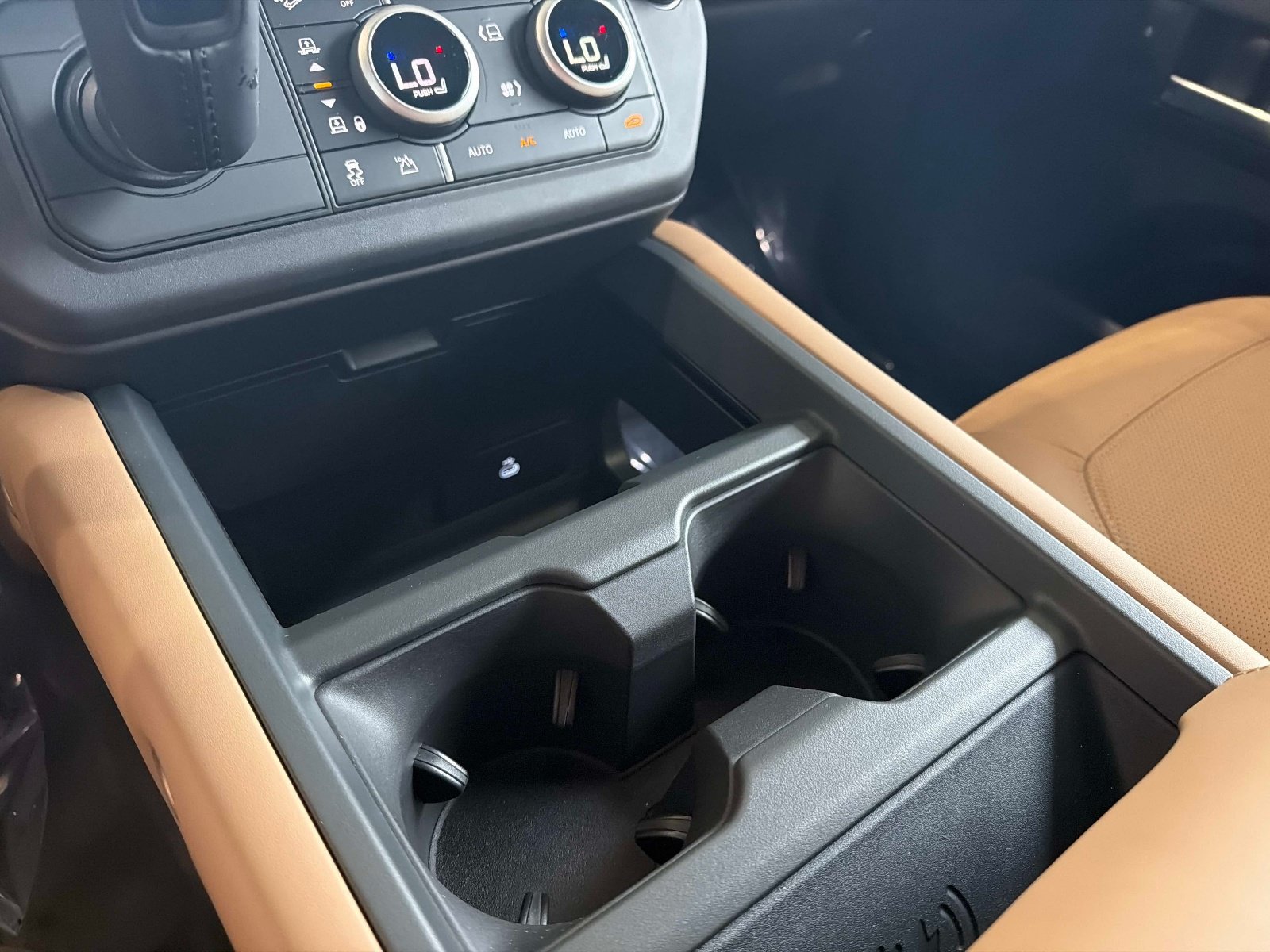 New 2026 Land Rover Defender 110 X-Dynamic SE AWD/4WD image 23