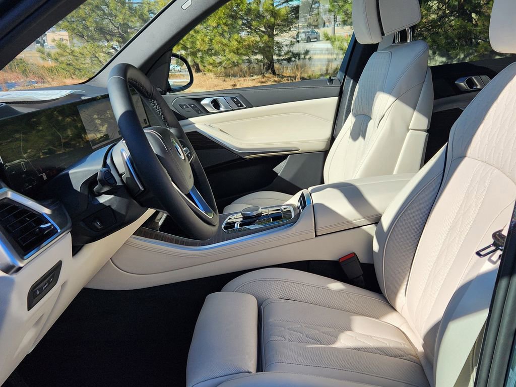 New 2026 BMW X5 xDrive50e image 9