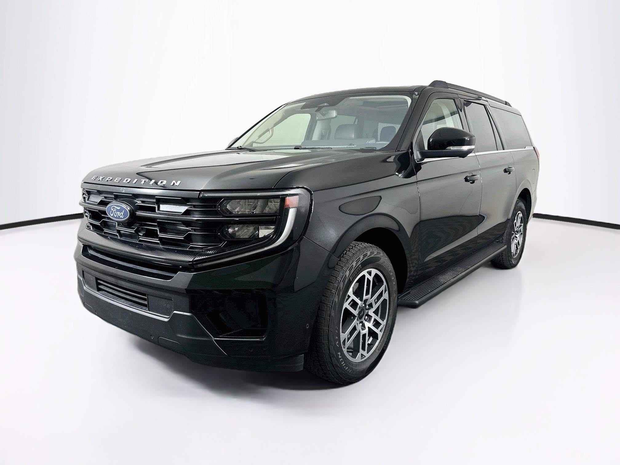 Used 2025 Ford Expedition Max Active AWD/4WD image 3