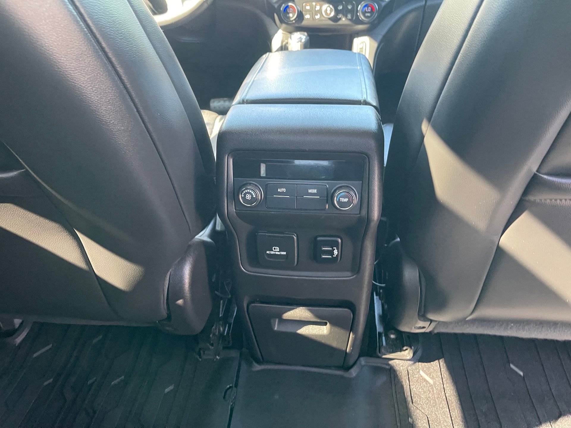 Used 2018 GMC Acadia SLT image 27