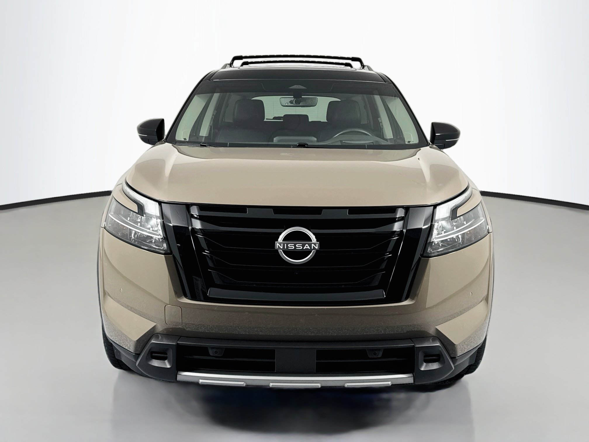 Used 2024 Nissan Pathfinder Platinum w/ Black Appearance Package AWD/4WD image 2