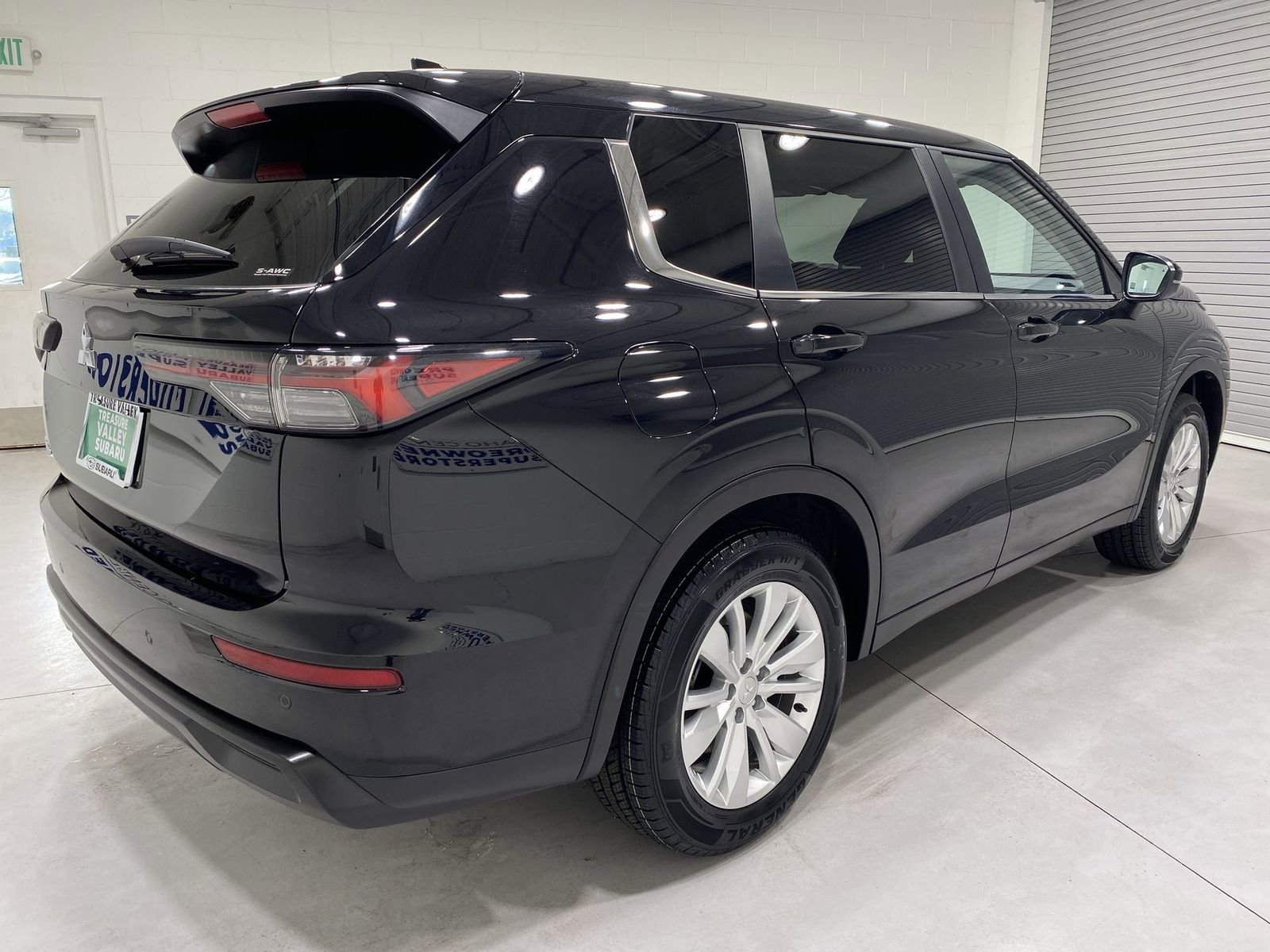 Used 2025 Mitsubishi Outlander ES image 8