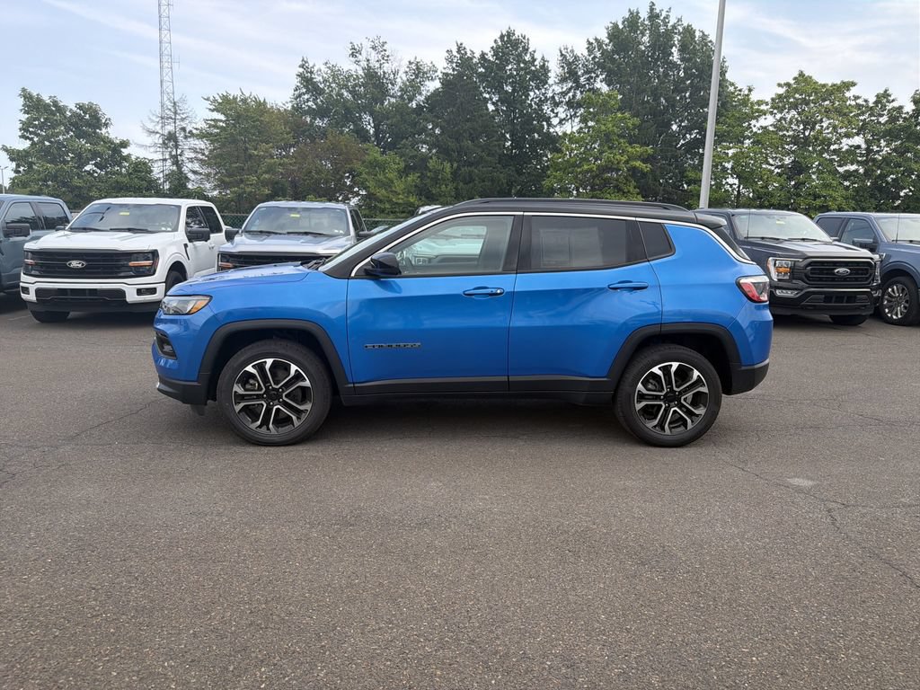 Used 2023 Jeep Compass Limited AWD/4WD image 2
