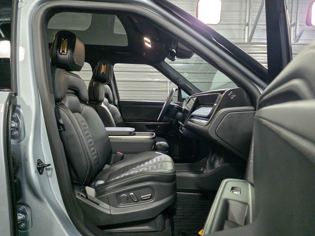 Used 2025 Rivian R1T Adventure image 21