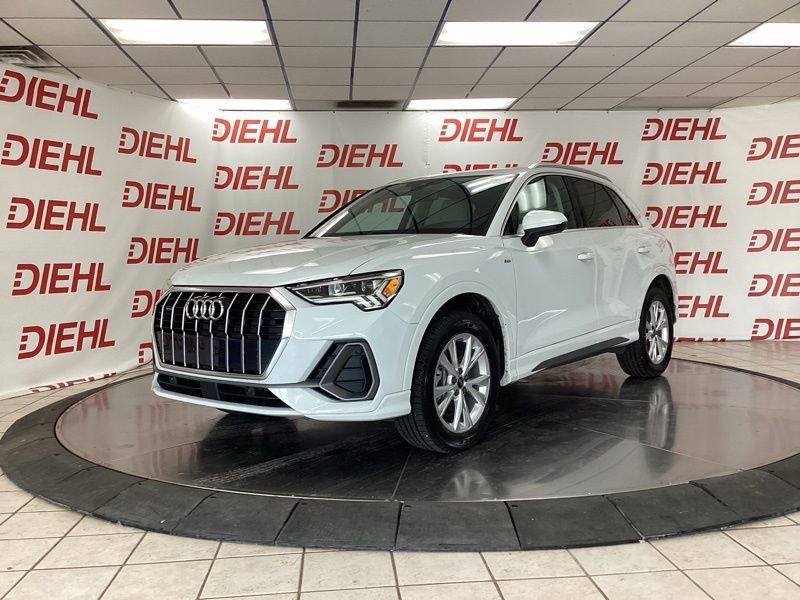 Used 2024 Audi Q3 2.0T Premium w/ Convenience Package AWD/4WD image 3