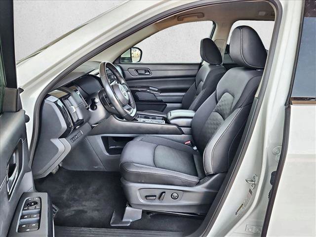 Used 2024 Nissan Pathfinder SV FWD image 15