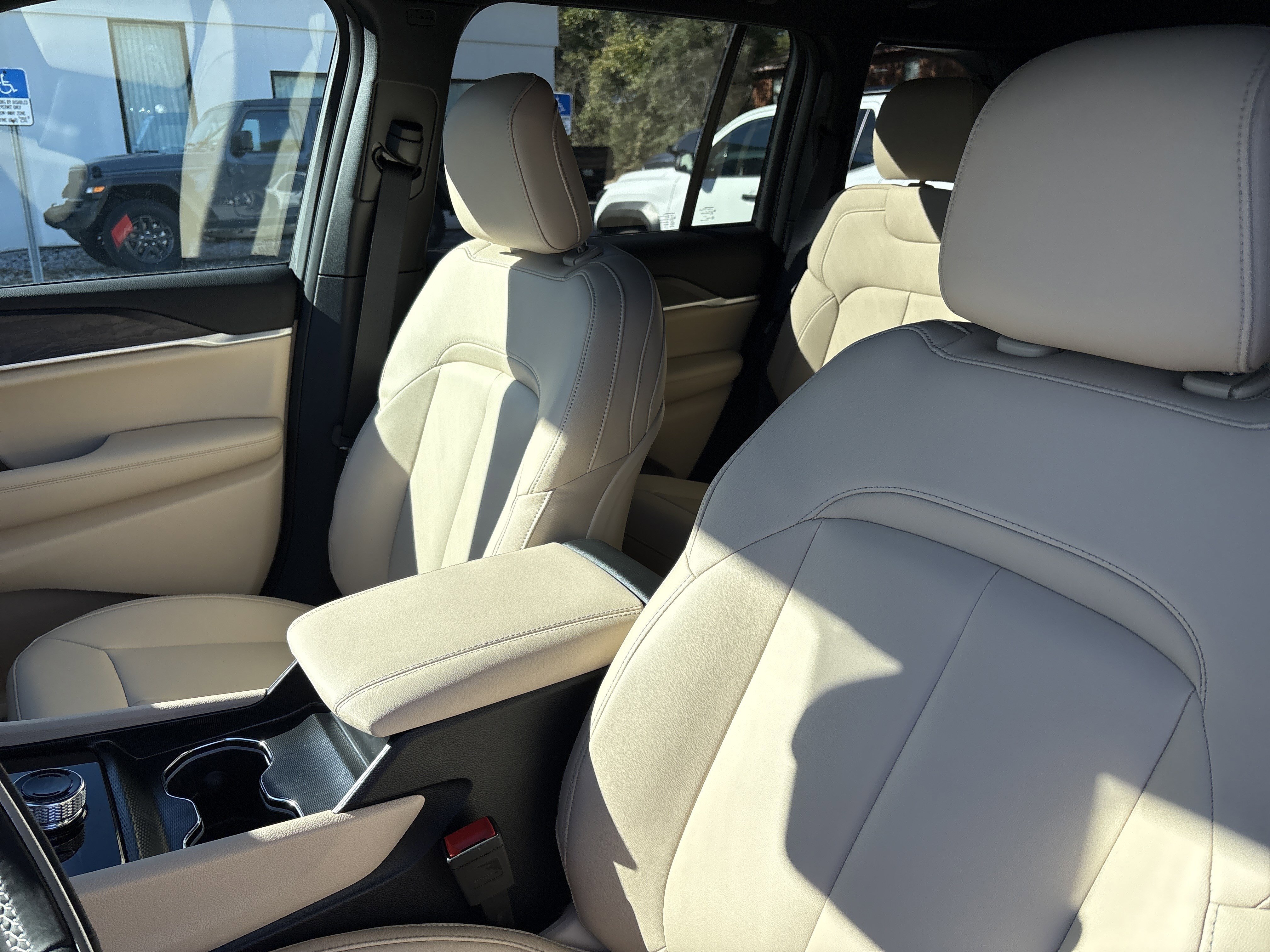 New 2025 Jeep Grand Cherokee Limited image 10