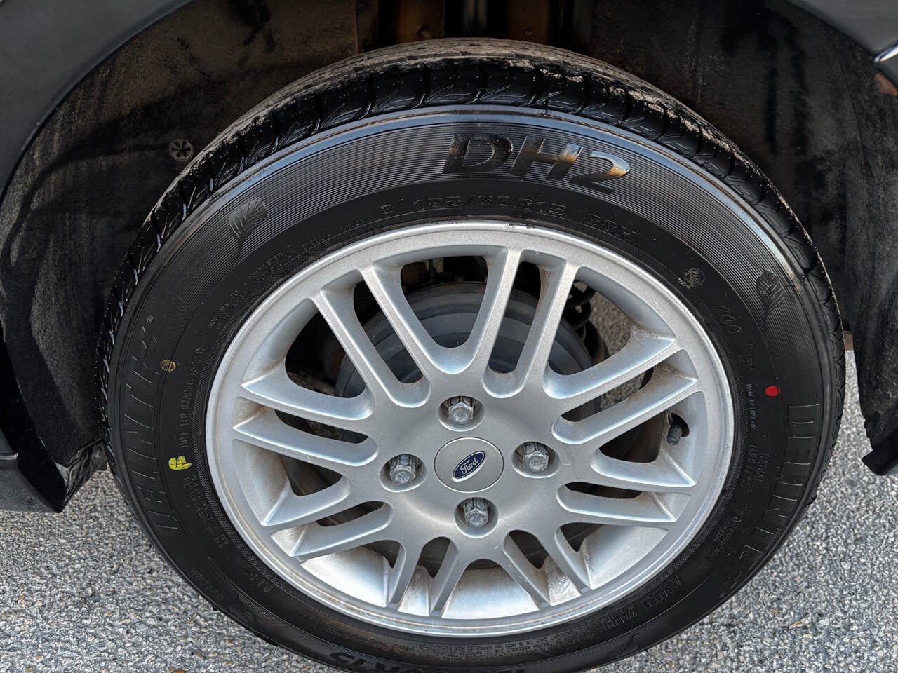 Used 2010 Ford Focus SE FWD image 19