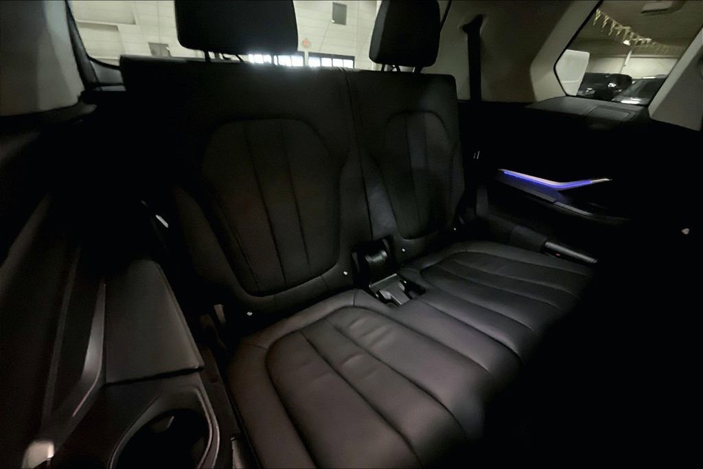 Used 2019 BMW X7 xDrive40i w/ Cold Weather Package image 27
