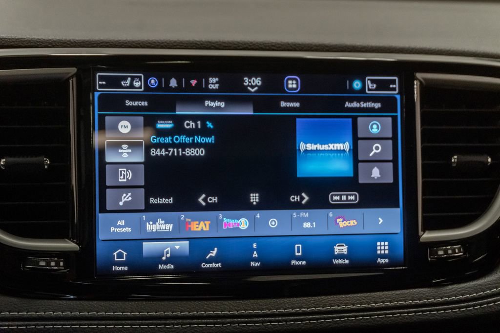 New 2027 Chrysler Pacifica Limited AWD/4WD image 18