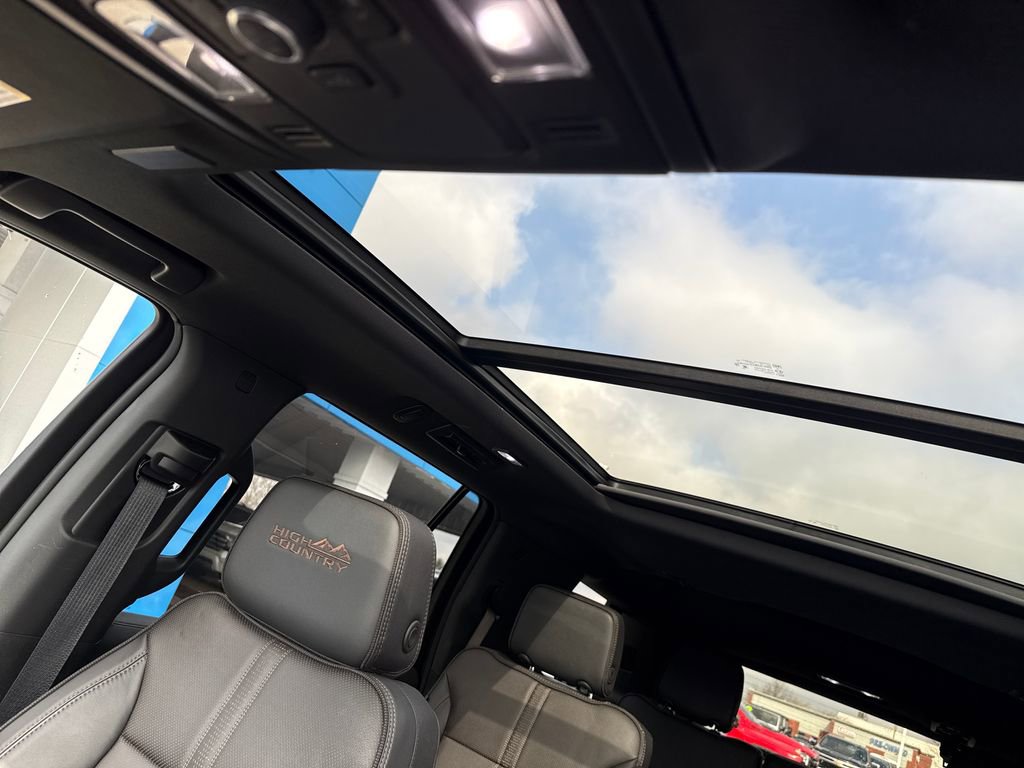 Used 2025 Chevrolet Tahoe High Country image 27