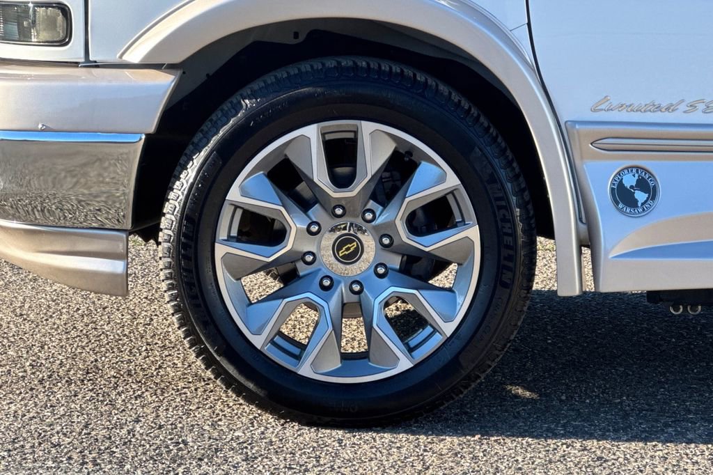 Used 2023 Chevrolet Express 2500 image 33