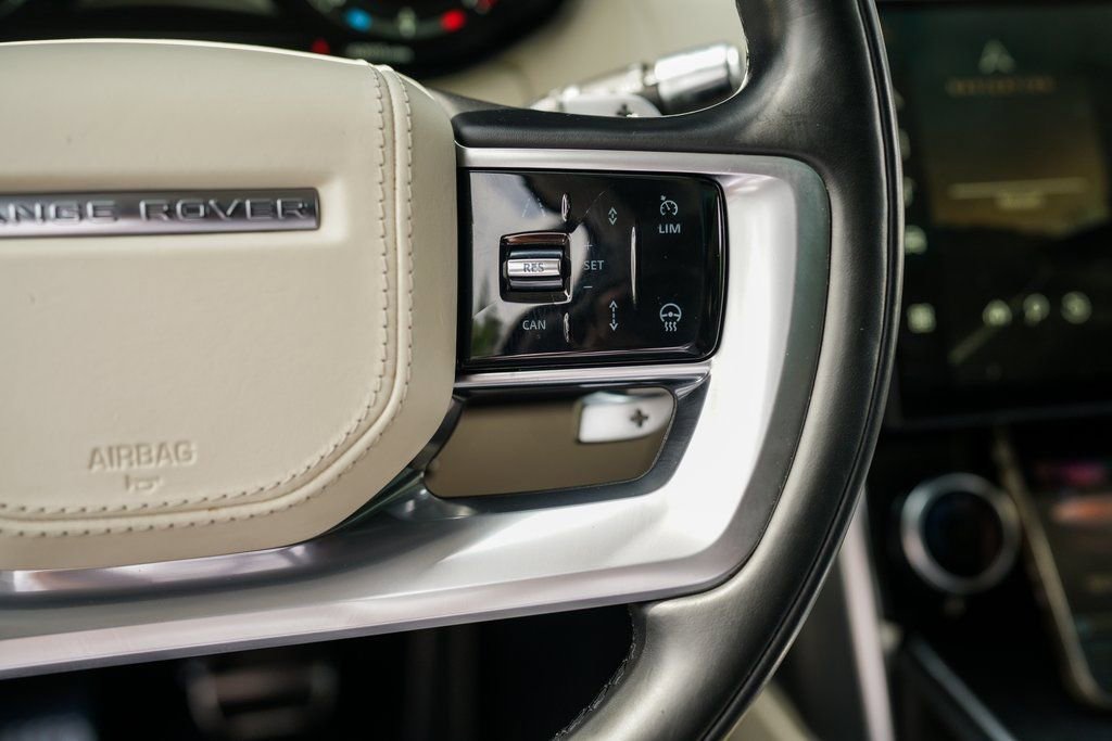 Used 2022 Land Rover Range Rover Long Wheelbase SE image 32