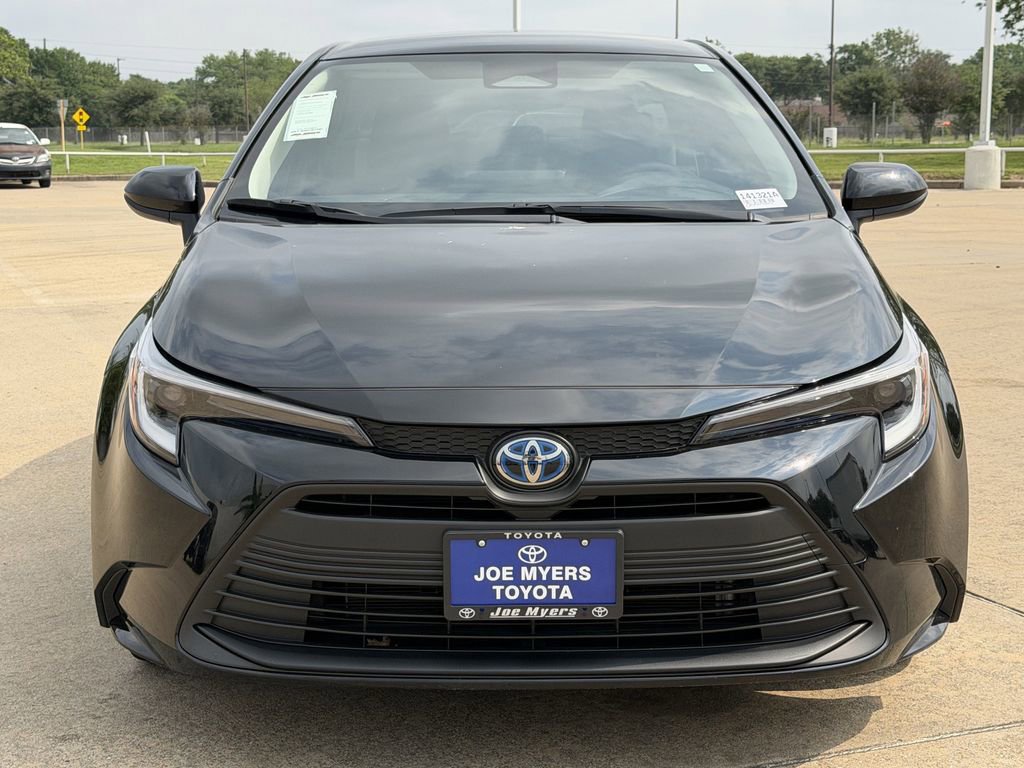 Used 2025 Toyota Corolla LE FWD image 3