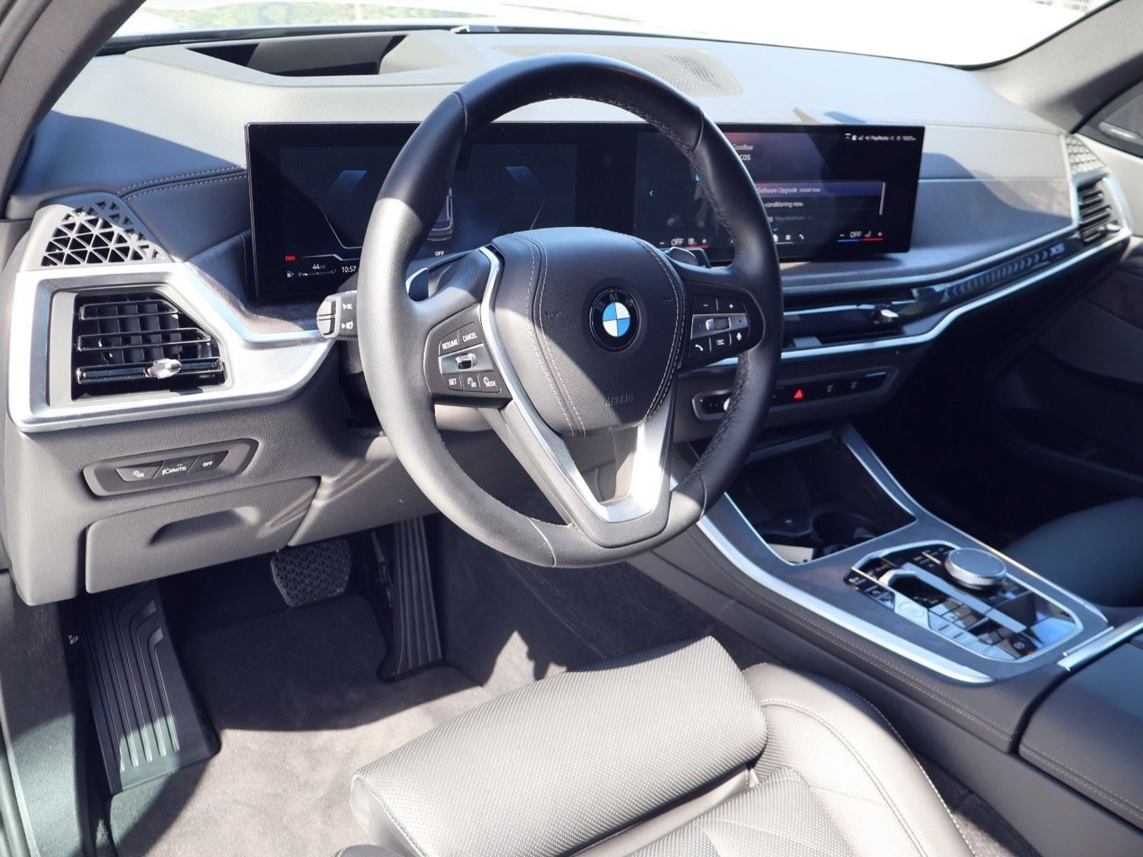 Used 2024 BMW X5 sDrive40i w/ Premium Package RWD image 4