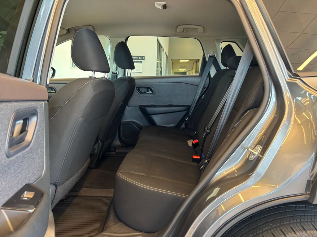 Used 2023 Nissan Rogue S AWD/4WD image 27