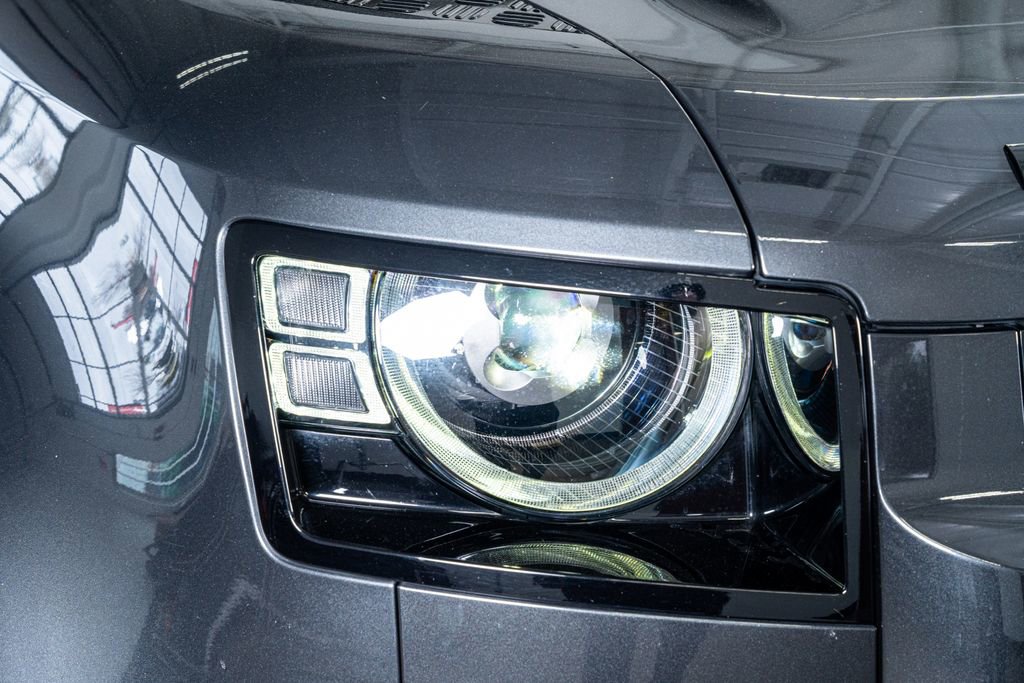 Used 2023 Land Rover Defender 130 X-Dynamic SE image 20