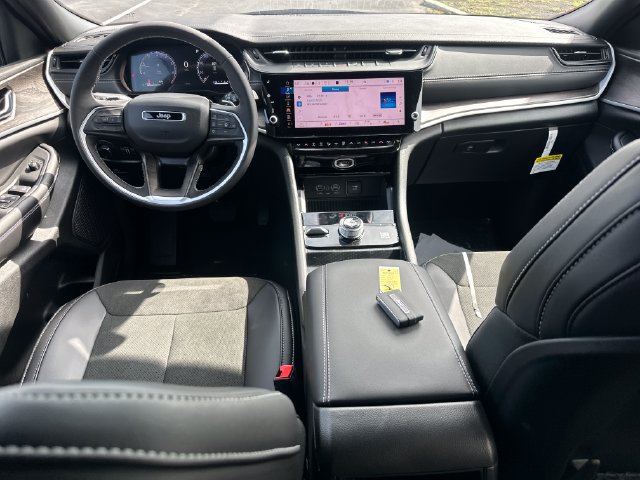 New 2027 Jeep Grand Cherokee Altitude AWD/4WD image 16