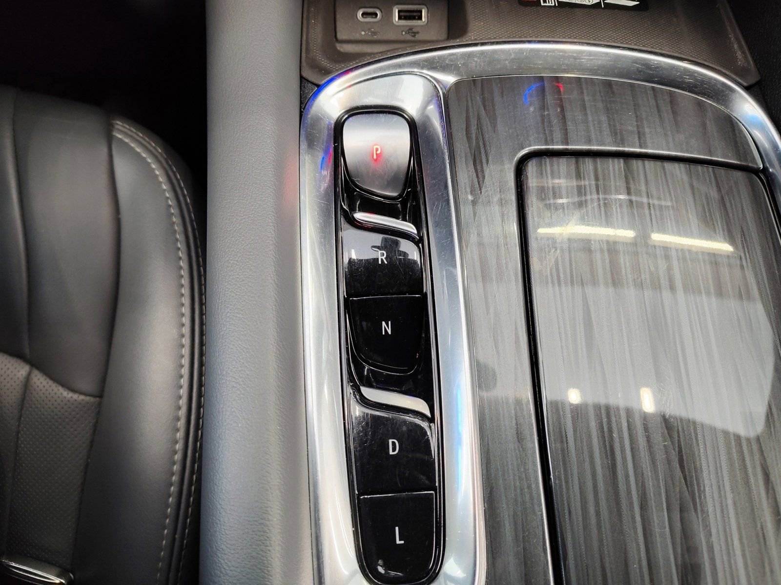 Used 2023 Buick Enclave Essence w/ Sport Touring Edition FWD image 21