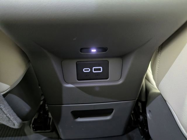 Used 2023 Cadillac XT6 Premium Luxury w/ Technology Package image 13