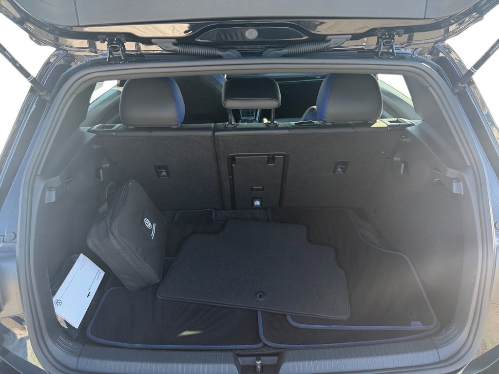 Used 2024 Volkswagen Golf R image 36