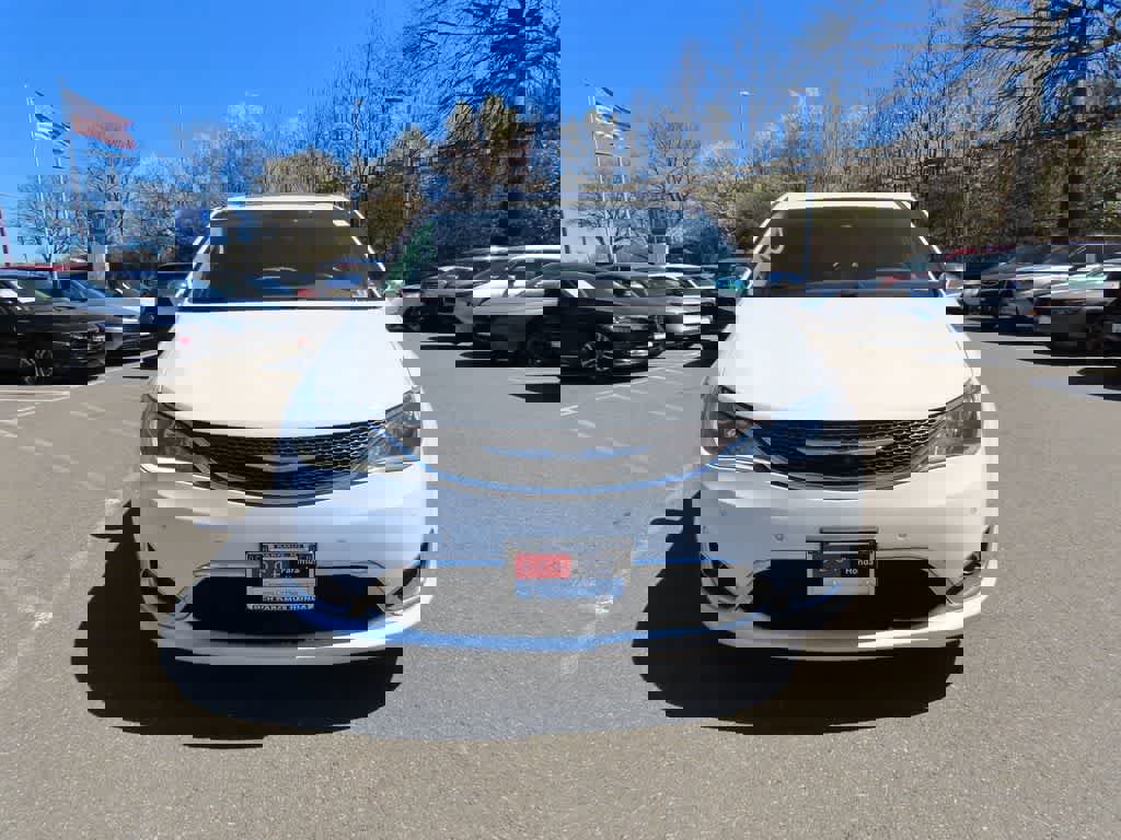 Used 2017 Chrysler Pacifica Limited image 6