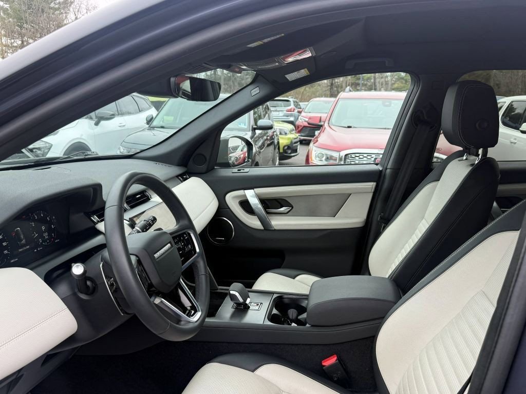 Used 2024 Land Rover Discovery Sport Dynamic SE image 9