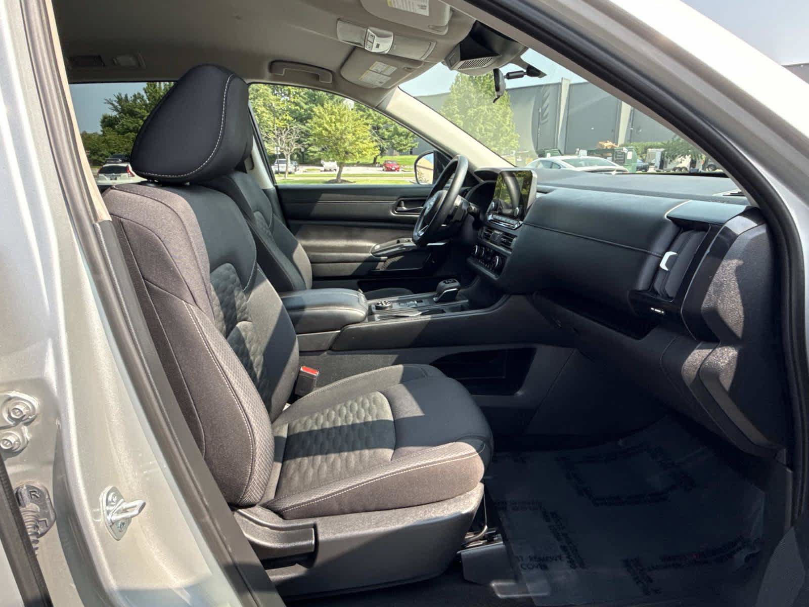 Used 2024 Nissan Pathfinder S AWD/4WD image 17