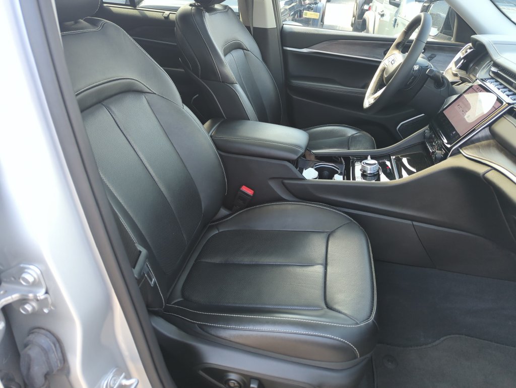 Used 2022 Jeep Grand Cherokee Limited 4xe w/ Luxury Tech Group II AWD/4WD image 38