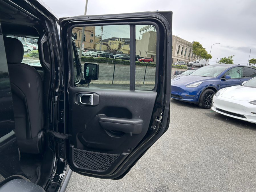 Used 2023 Jeep Wrangler Unlimited w/ Sun & Screen Package AWD/4WD image 47
