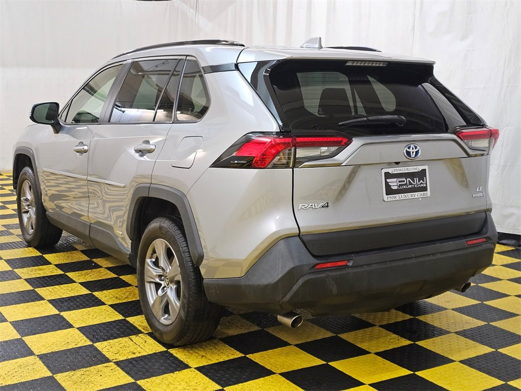 Used 2022 Toyota RAV4 LE image 5