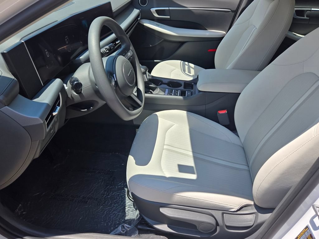 Used 2025 Hyundai Sonata SE FWD image 10