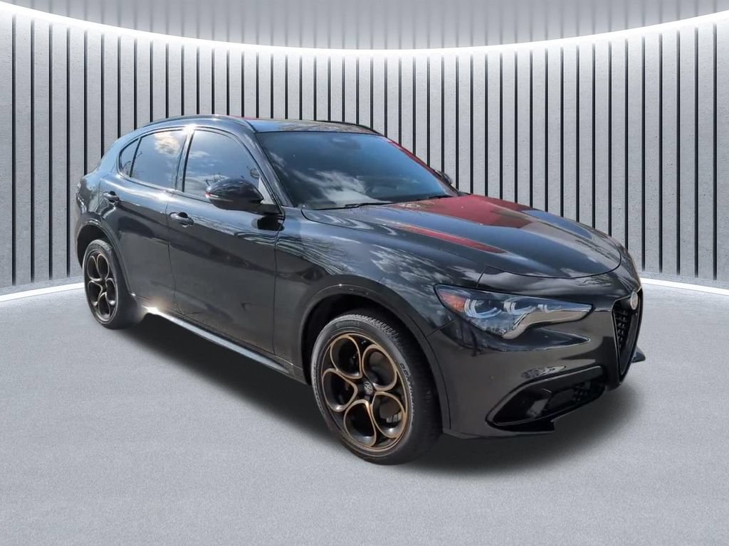 Used 2025 Alfa Romeo Stelvio Sprint AWD/4WD image 6