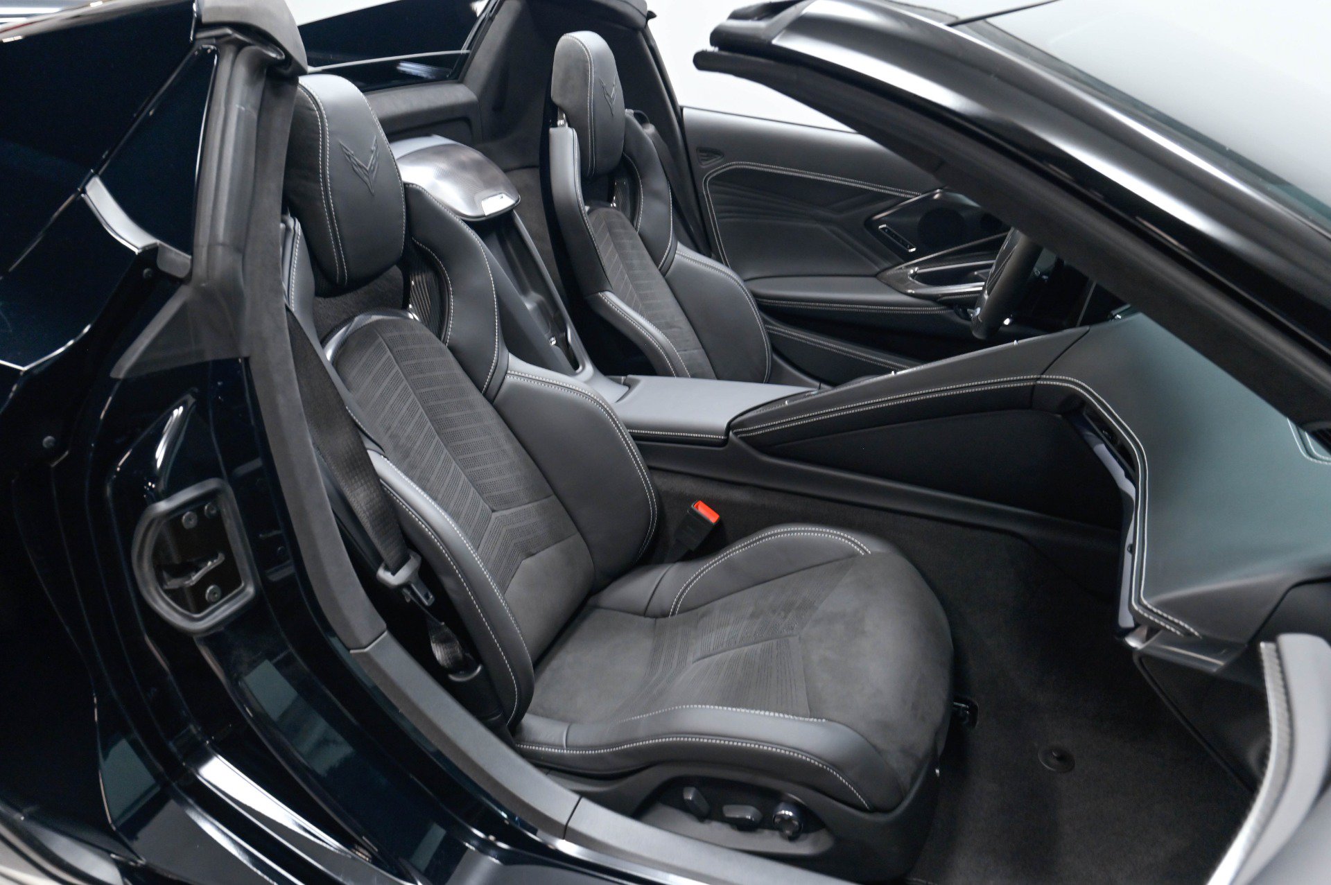Used 2025 Chevrolet Corvette Z06 RWD image 36