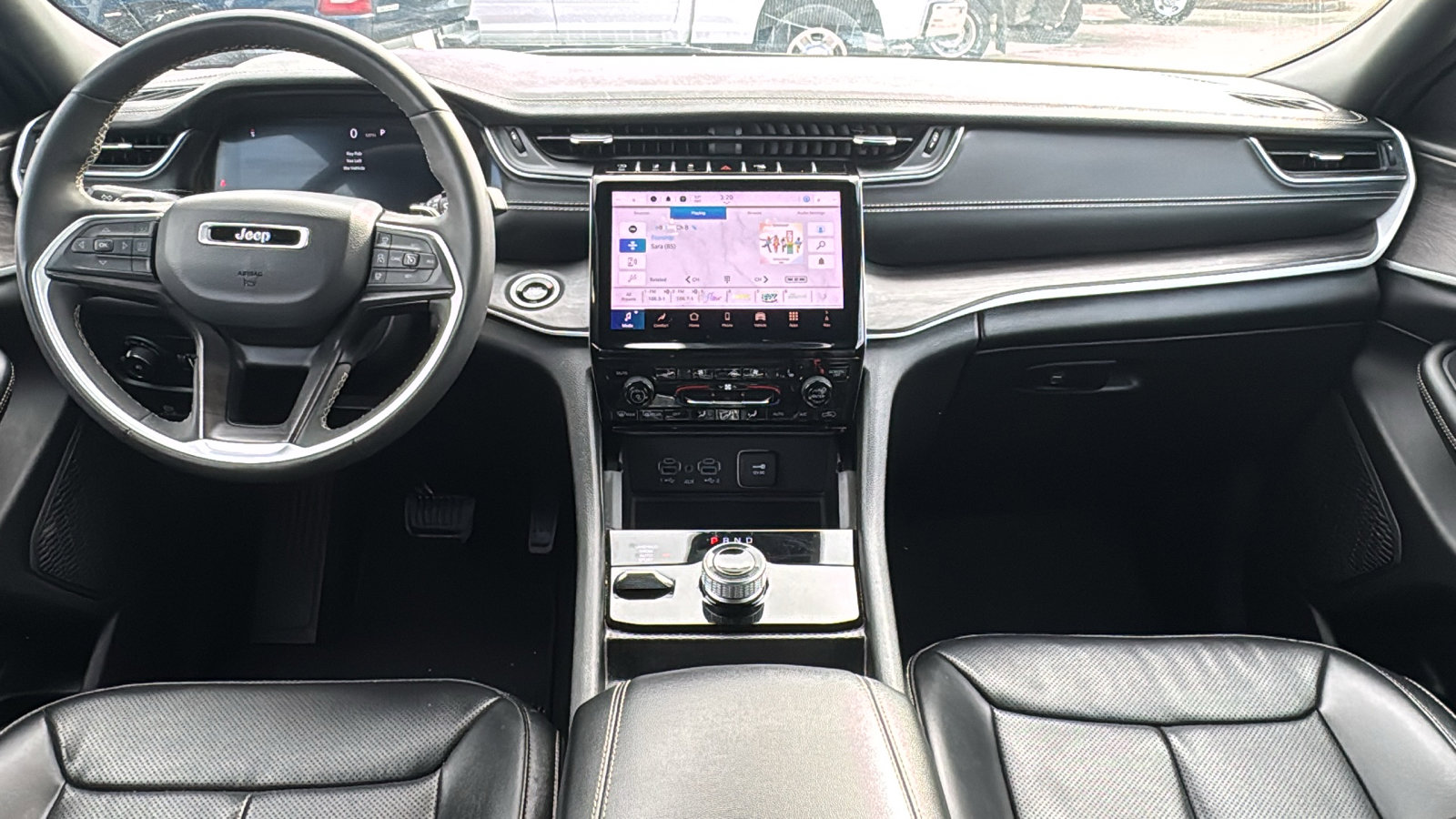 Certified 2024 Jeep Grand Cherokee L Limited w/ Luxury Tech Group II image 17