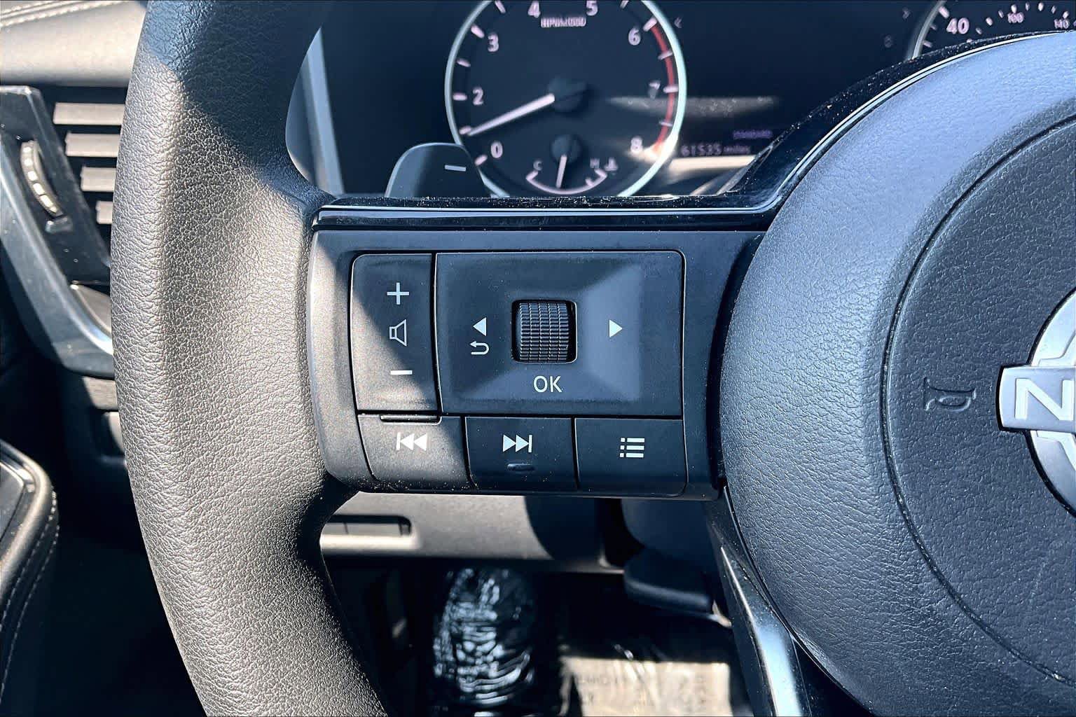 Used 2022 Nissan Rogue SV FWD image 24