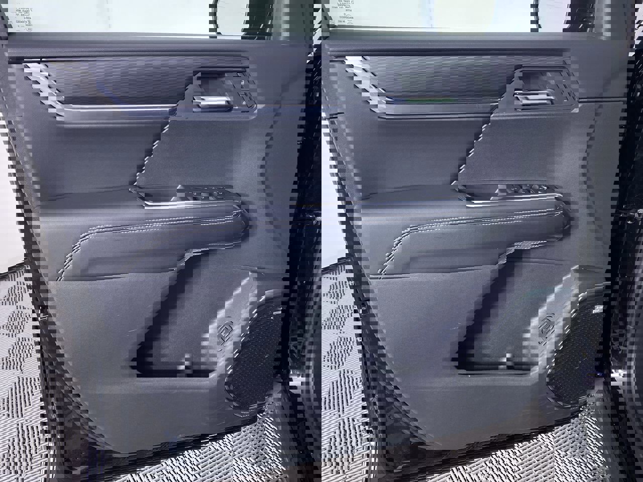 Certified 2025 GMC Acadia Elevation image 11