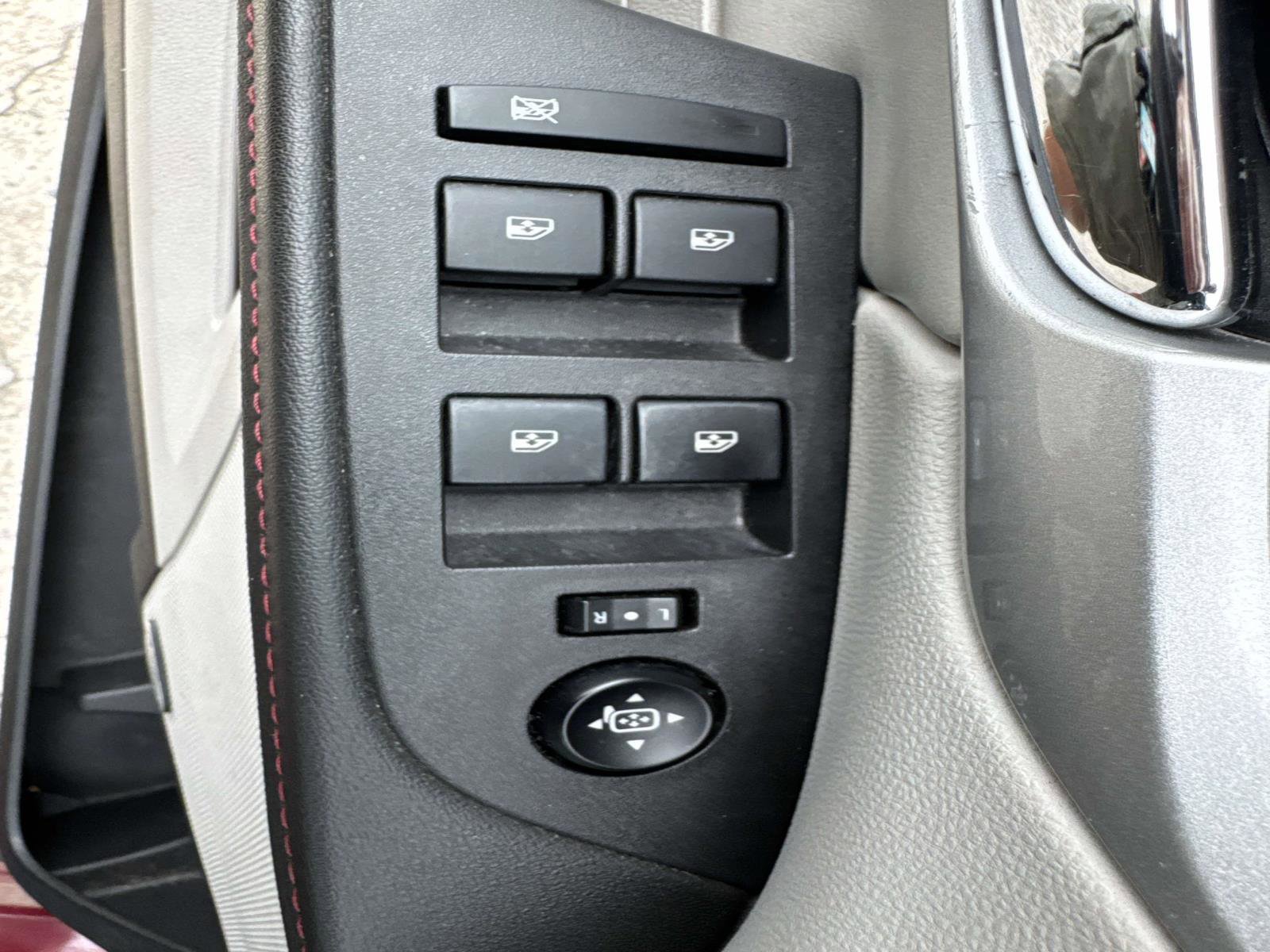 Used 2011 GMC Terrain SLT FWD image 21