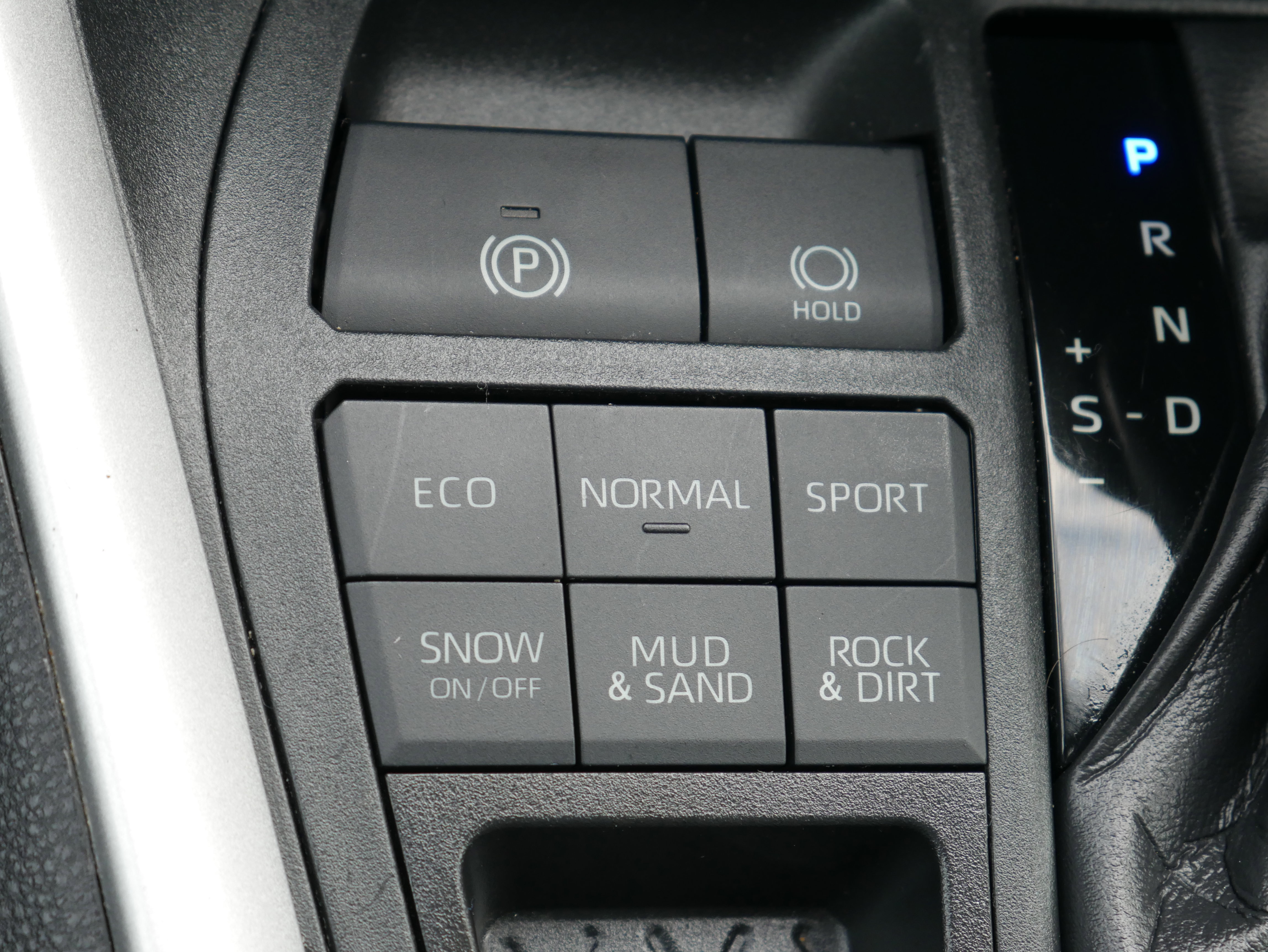 Used 2019 Toyota RAV4 LE w/ All Weather Liner Package image 21