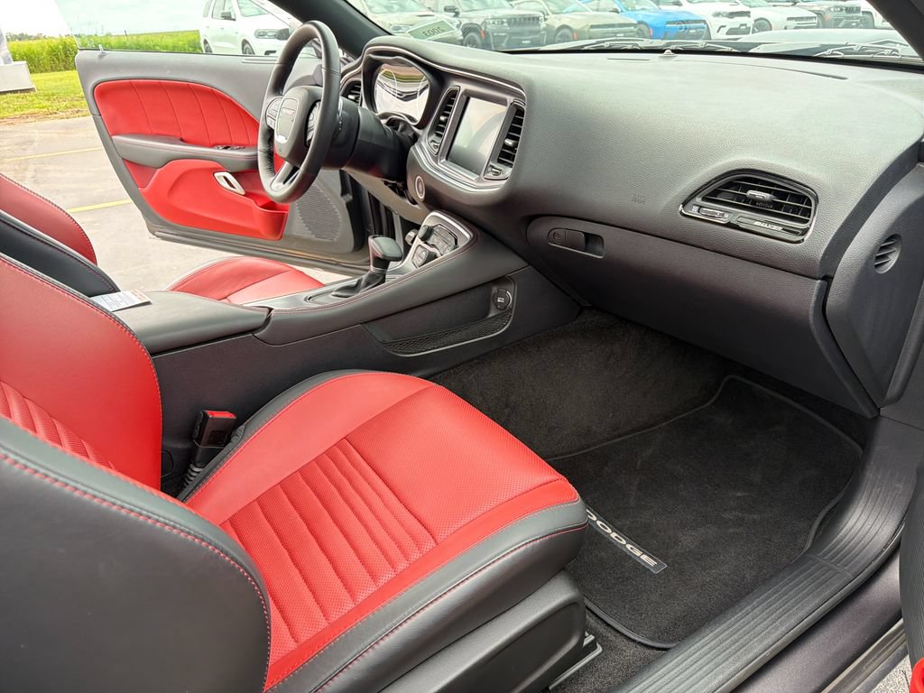 Used 2015 Dodge Challenger R/T Plus RWD image 18
