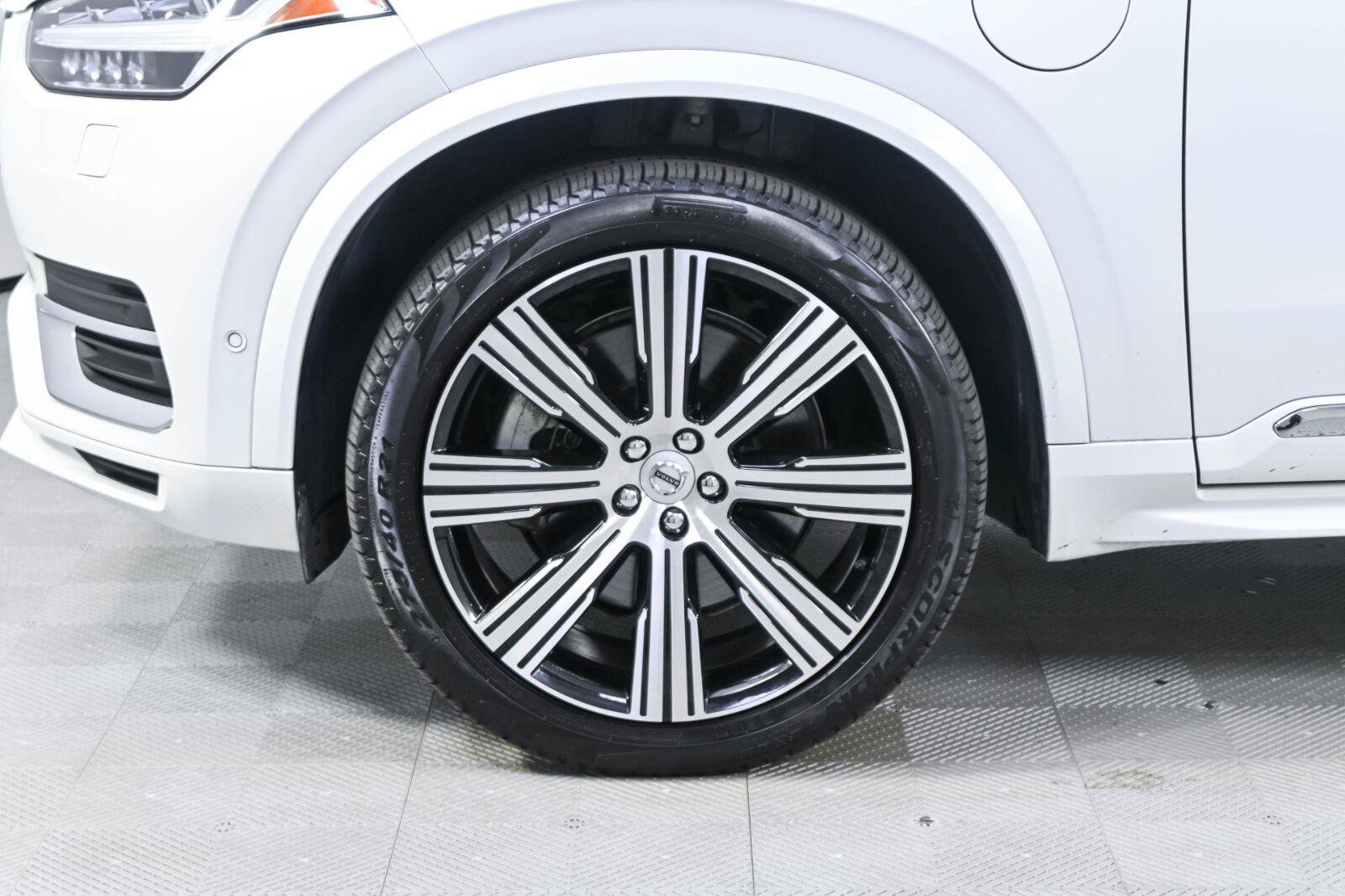 Used 2025 Volvo XC90 T8 Plus w/ Protection Package Premier AWD/4WD image 36