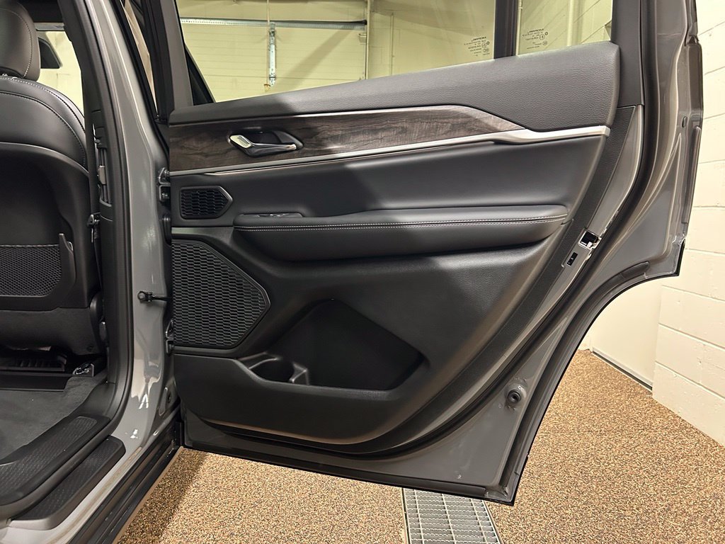 New 2027 Jeep Grand Cherokee L Limited AWD/4WD image 17