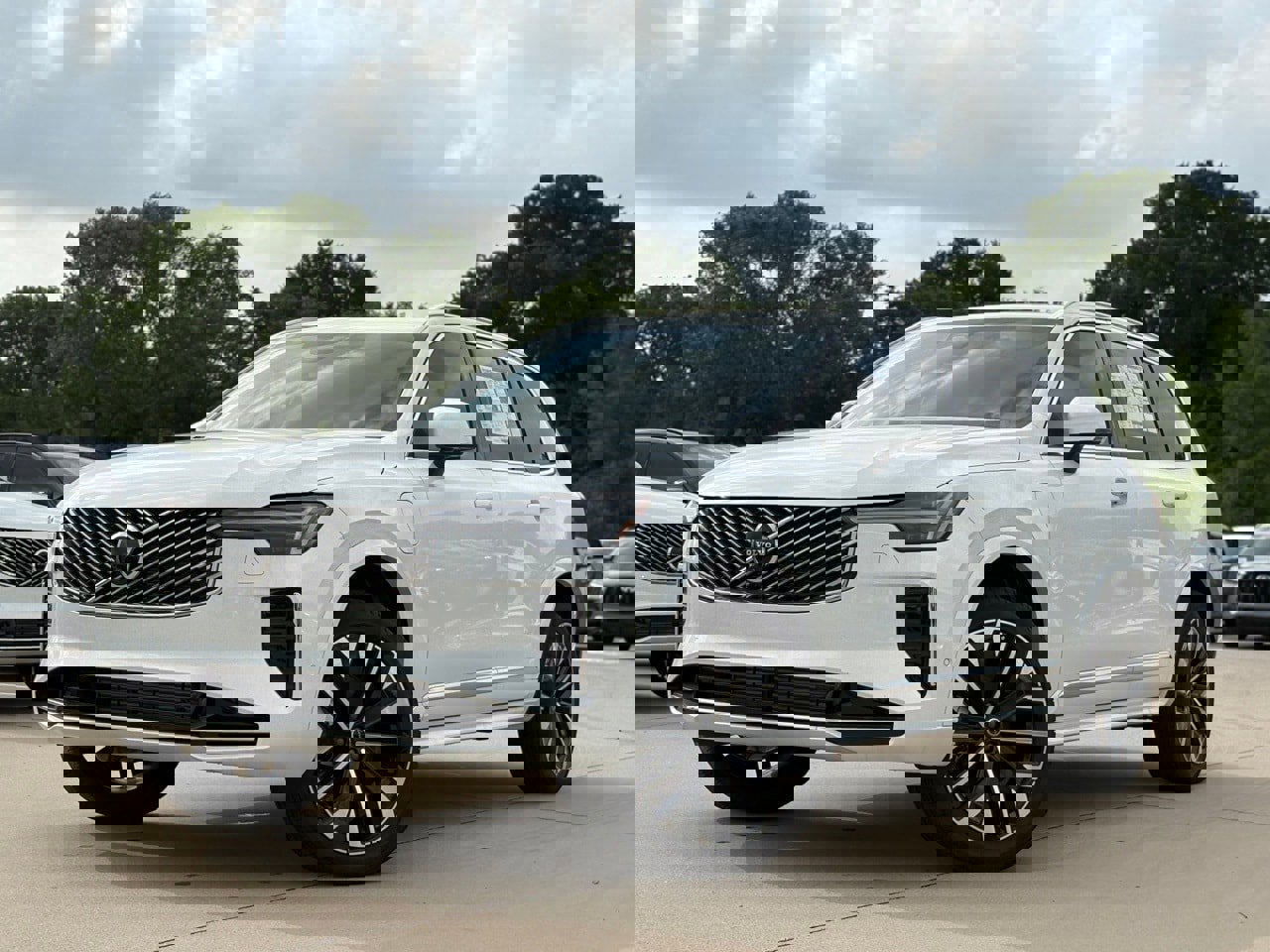 New 2025 Volvo XC90 T8 Plus w/ Protection Package Premier