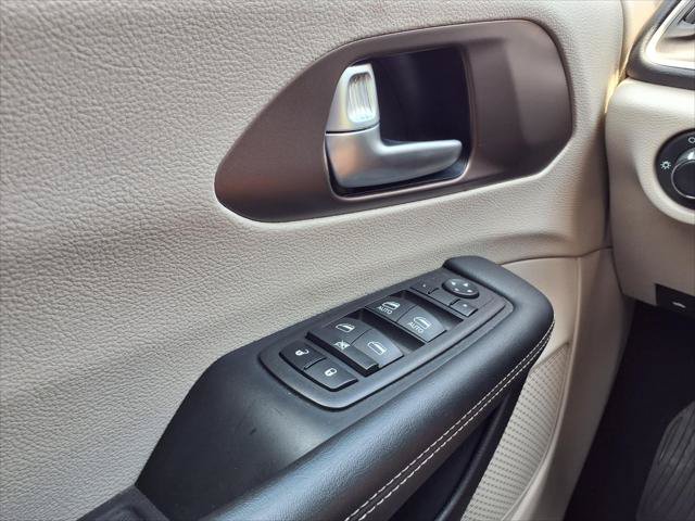 Certified 2023 Chrysler Voyager LX FWD image 18